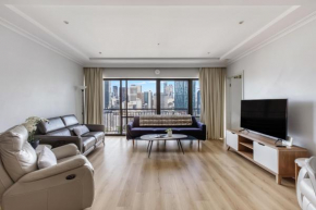 Modern Nomads Central Melbourne Spacious 2BR City Skyline Views